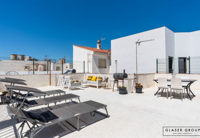 Large terrace, BBQ, beach nearby · Fuengirola Centro